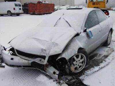 二手后左门组件后侧适合:1999 年奥迪 A4 Sdn 左后 A 级 — 第 1/4 张图片