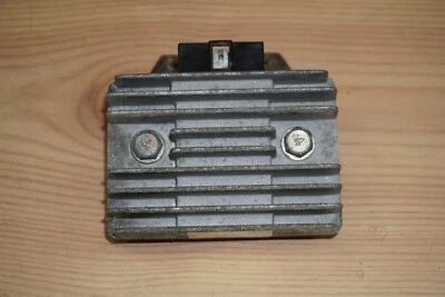 1983-85 Kawasaki ZX750 ZX 750 GPZ750 GPZ retificador regulador de tensão 21066-1038 - Imagem 1 de 4