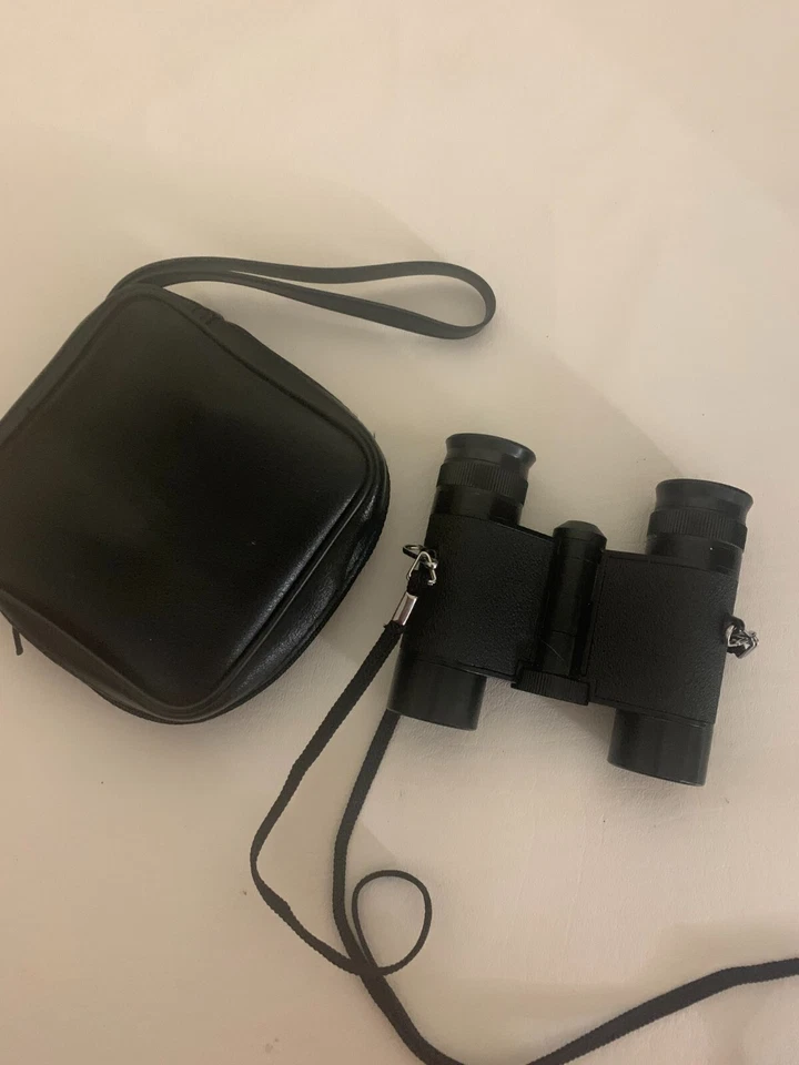 Zenith Tempest Blickwinkel 8x20 field 1000 yards light weigh Binoculars W/ Case - Image 1 of 4