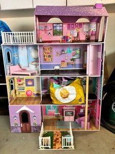 Sadies Large Dolls House - Picture 1 of 2