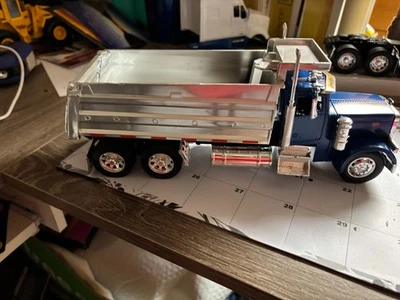 1/32 NEW RAY PETE 379  DUMP TRUCK, NO PACKAGING # B 505 - Image 1 of 4