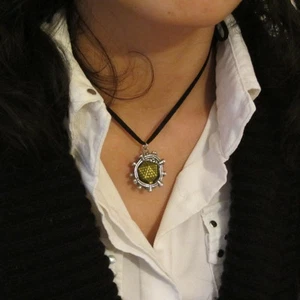 Collana con ciondolo microbiologia virus - Foto 1 di 5