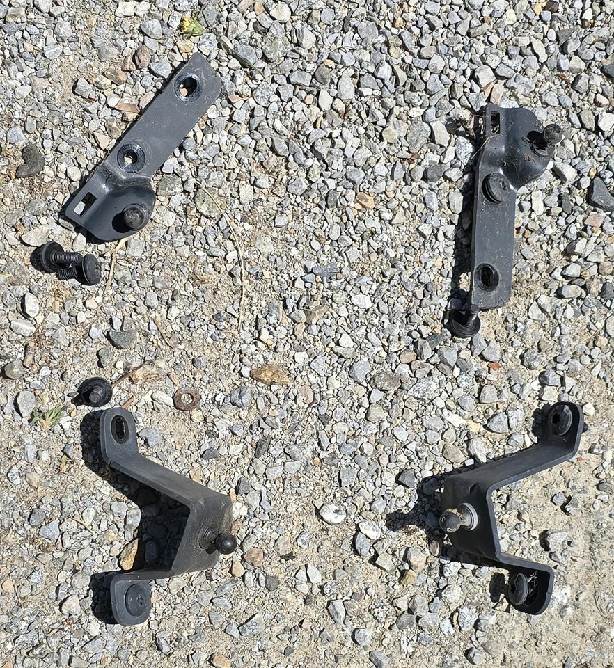 BMW F20 1 series boot strut connection brackets pair - image 1 of 1
