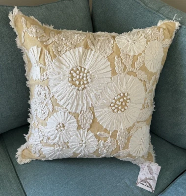 刺绣花卉枕头黄色白色拉链闭合印度制造全新无标签 — 第 1/4 张图片