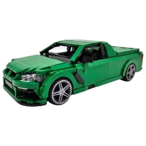 New "Green Machine" HSV Holden VF Maloo Aussie V8 Ute Brick Model Kit - Picture 1 of 3