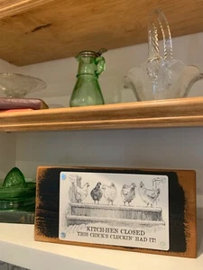 LETRERO DE GRANJA Cluckin' DE COLECCIÓN CASA PALETA MADERA ANTIGUA HECHA EN EE. UU. NUEVO JARDÍN - Imagen 1 de 4