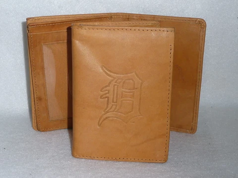 DETROIT TIGERS    Leather BiFold Wallet    NEW   tan  3w Cover