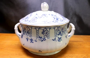 Villeroy & Boch Heinrich Veruna Blue White Floral Lattice Serving Bowl & Lid - Picture 1 of 9