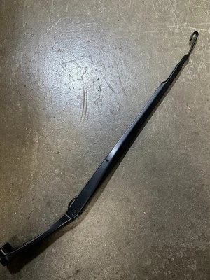 NUEVO BRAZO LIMPIAPARABRISAS LATERAL CONDUCTOR (IZQUIERDO) HYUNDAI SANTA FE 2019-2023 OEM Foto 1 de 4