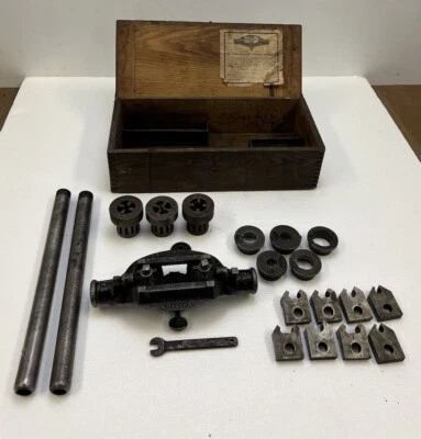 Vintage REED 2A PIPE THREADER w EXTRAS Dies wood case antique tool ERIE PA USA - Image 1 of 4