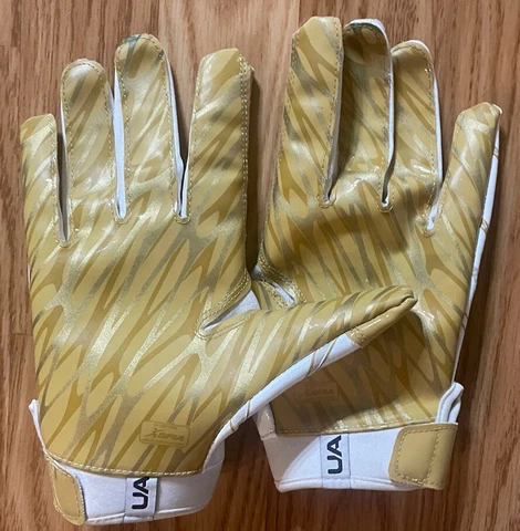 NOTRE DAME FOOTBALL 2020 AWAY TEAM ISSUED UNDER ARMOUR GLOVES SIZE LARGE Cover