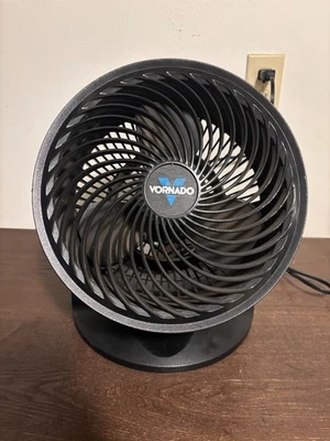 2010 9" Vornado Whole Room Air Circulator Fan 3-Speed Model 633 - Image 1 of 3