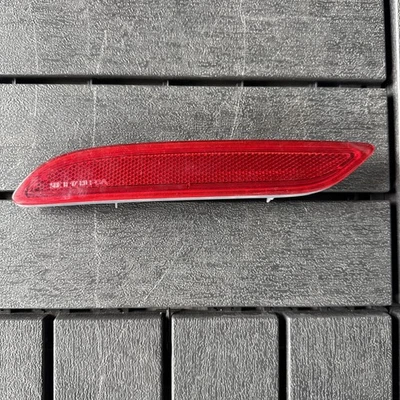 Reflector de parachoques trasero izquierdo Chrysler Pacifica Voyager 2017-2025 LH 68230395AA OEM Foto 1 de 4