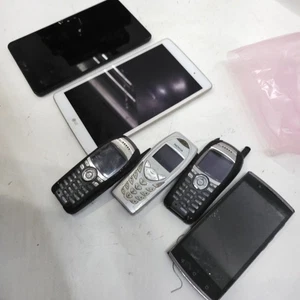 Electronics Lot Phones + 2 Tablet For Parts - Picture 1 of 8