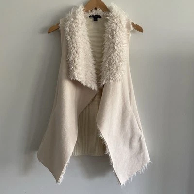 Colete Feminino de Pele Sintética INC International Concepts Tamanho Médio Grande Creme Marfim - Imagem 1 de 4