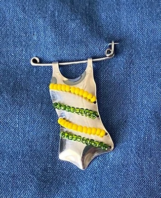 Broche exclusivo vintage artesanal de prata esterlina “verde e amarelo “traje de banho” - Imagem 1 de 4