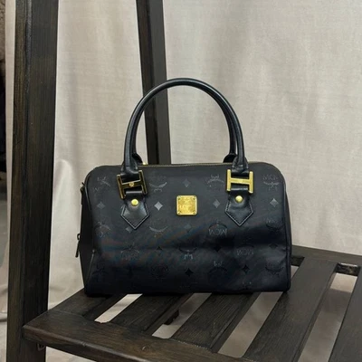 Bolso Boston mediano con monograma MCM Signature Foto 1 de 4