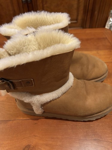 Stivali Uggs Airehart pelle di pecora fibbia castagno shearling taglia 10 US 41 EU