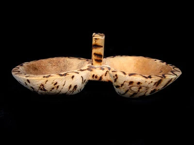 AMAZING HAND MADE PRIMITIVE WOODEN SALT & PEPPER TRAYS!!! - Image 1 of 4