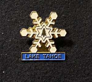 Pin de esquí vintage LAKE TAHOE insignia de copo de nieve solapa de recuerdo de resort de California - Imagen 1 de 3