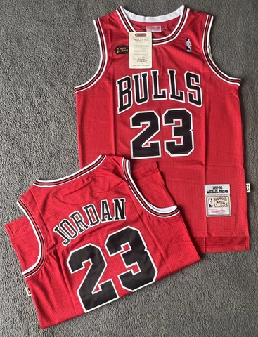 Michael Jordan #23 Jersey Men’s Red Chicago Bulls Classic NWT Cover