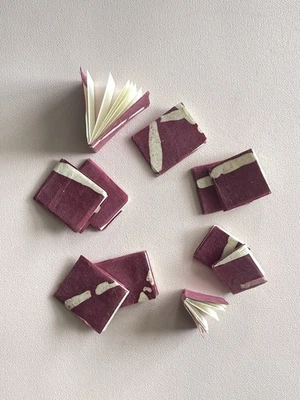 Cuaderno de bocetos diario accesorios miniatura para casa de muñecas escala 1:6 Foto 1 de 4