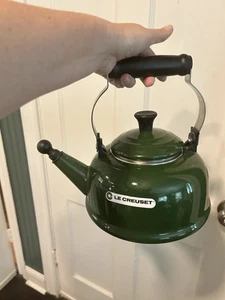 Le Creuset Tea Kettle Teapot Green 1.1 L - Picture 1 of 7