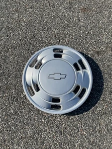 One factory 1990 to 1994 Chevy Lumina 14 inch hubcap wheel cover 3 missing clips - Picture 1 of 24