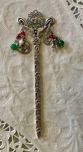 Chinesischer Stil Lesezeichen oder Haarstab. Handgefertigt mit Münzanhänger mit Jade & Glasperle - Bild 1 von 8