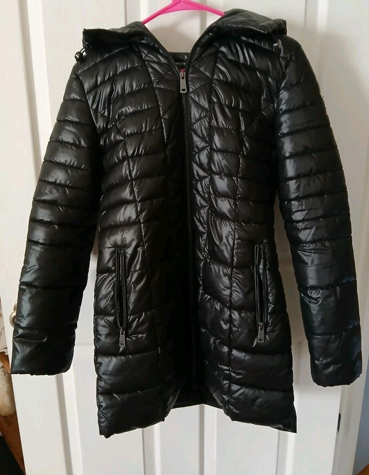 Abrigo largo acolchado acolchado negro talla pequeña Kenneth Cole New York para mujer Foto 1 de 4