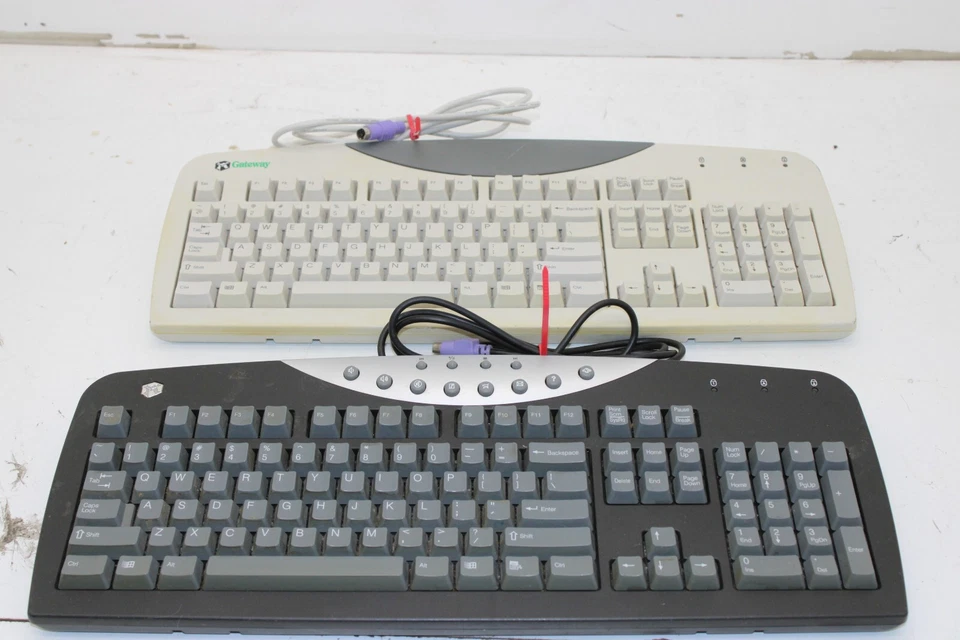 Lot of 2 Gateway Wired PS/2 Keyboards - RT3602 (Black) & SK-9921 (Beige) - Image 1 of 4