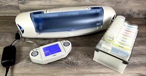 Sizzix Eclips EC-C1200 Elektrische Formschneidemaschine Netzteil 9 Kartuschen - Bild 1 von 16