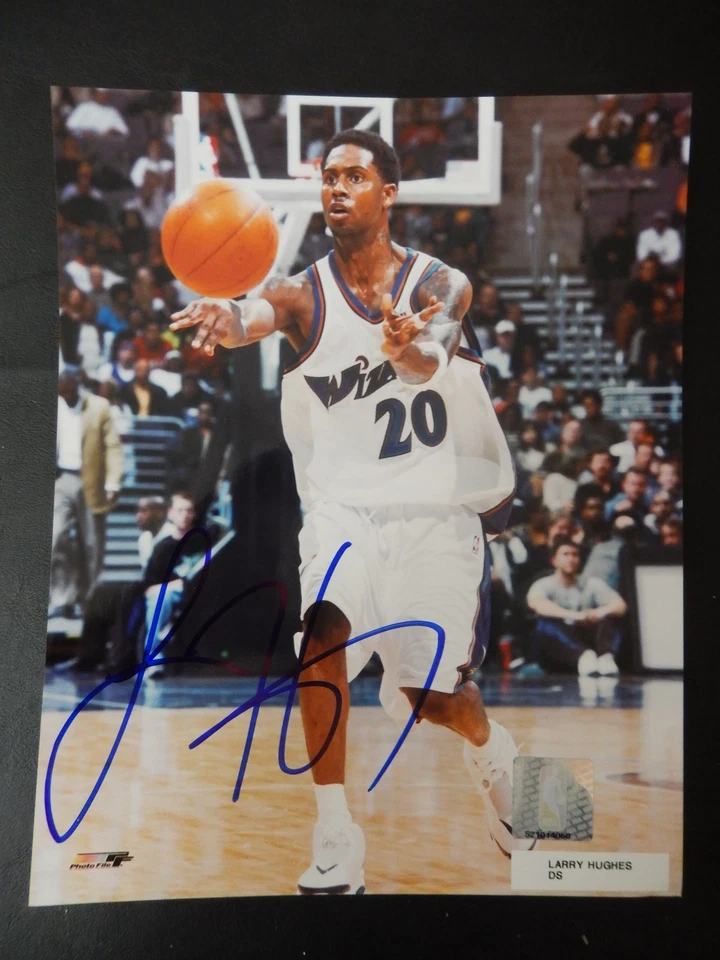 Fotografía autografiada de Larry Hughes de 8" X 10"  Foto 1 de 1