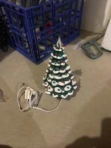Vintage 1981 8 1/2 inch tall ceramic hand painted Christmas tree - Picture 1 of 2