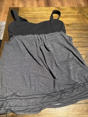 Lululemon 女式锻炼背心,8 码,灰色和黑色,二手 — 第 1/4 张图片