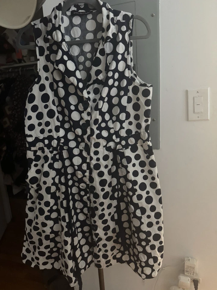 Vestido De Colección Mlle Gabrielle Azul Marino Blanco Lunares Sin Mangas, Botón Delantero, 1X Foto 1 de 4