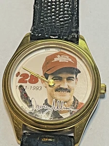 1993 Davey Allison #28 NASCAR Sun Time Gedenkuhr goldfarbenes Leder - Bild 1 von 5