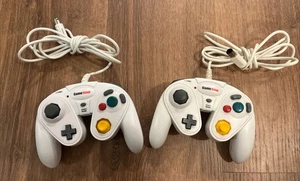 2 GameStop Wired Turbo Controllers For Nintendo GameCube & Wii White - Picture 1 of 8