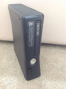 Microsoft Xbox 360 Slim - Negro **Solo consola** - Imagen 1 de 1