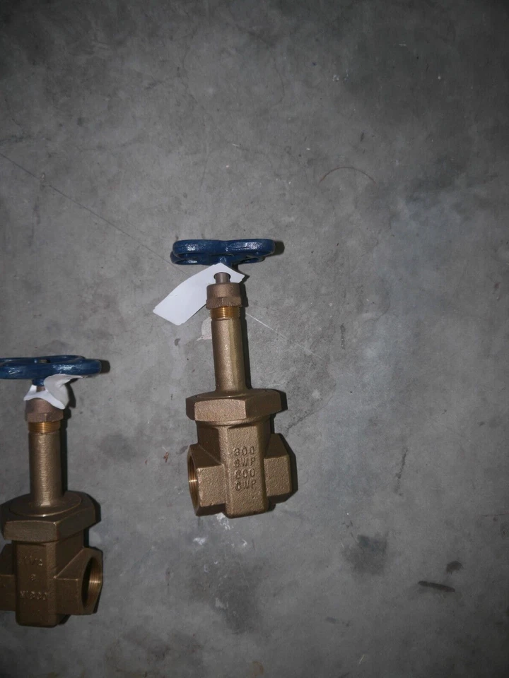 242235 Old-Stock Nibco T-174-A-1-1/2 Bronze Gate Valve NL2H00C 1-1/2NPT