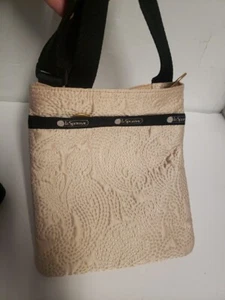 LE SPORTSAC NIQUEAD QUILTED PINK SATIN CROSS BODY FOLDING BAG GOLD ZIPPER PULLS  - Picture 1 of 10