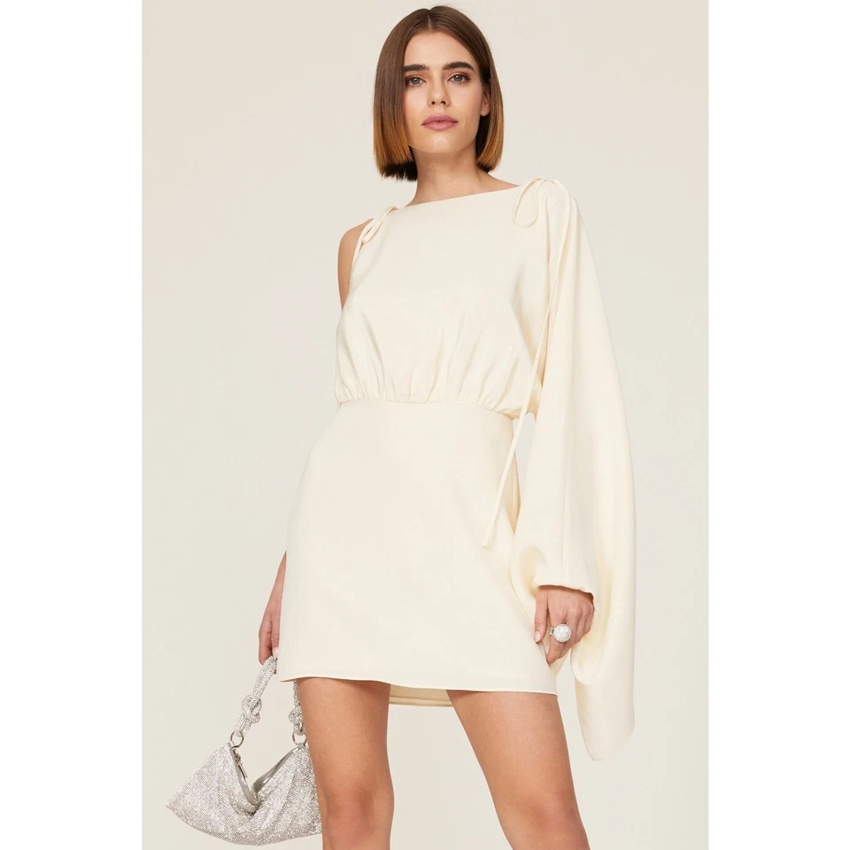 Mini Vestido RTR Alexis Wesley Para Mujer Mediano Crema Seda Un Hombro Vaina Corbata Foto 1 de 4
