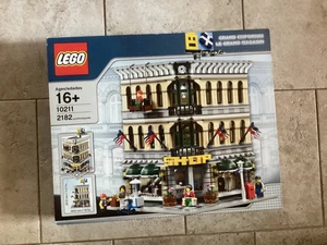 Lego 10211 Grand Emporium - Picture 1 of 2