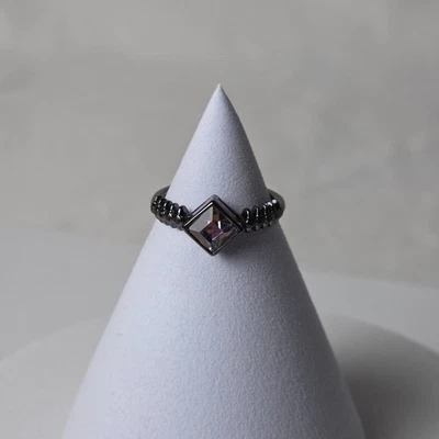 NUEVO Anillo de Cristal Bruja Malvada del Oeste Joyas Fragantes Tono Negro Talla 6 Foto 1 de 4