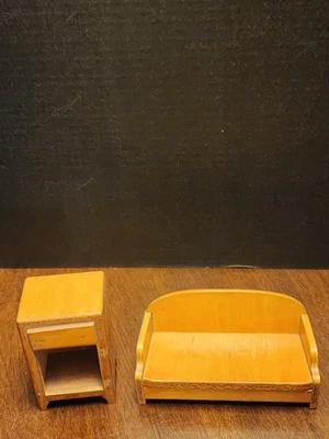 Muebles de madera vintage para casa de muñecas Foto 1 de 4