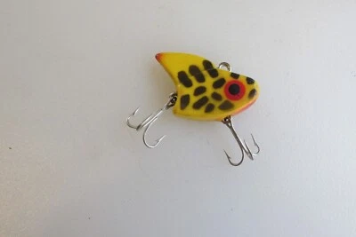 Lot #4800 Vintage Lazy Ike Sail Shark Crankbait VG Condition - Image 1 of 2