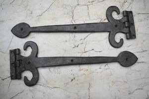 Vintage iron handmade french gate door hinges pair arrow head barn rusty 2 pcs - Picture 1 of 8