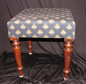 Antique American Mahogany Foot Stool Circa 1840 - Picture 1 of 4