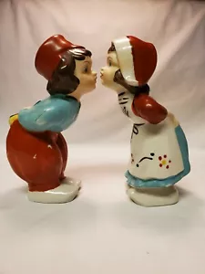 Vintage küssende niederländische Junge und Mädchen Salz und Pfefferstreuer Japan - Bild 1 von 11