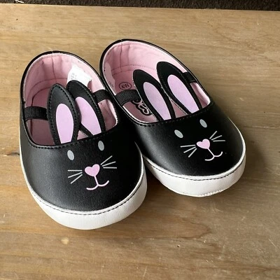 Sapatos berço Teeny Toes preto rosa tamanho 4 orelhas de coelho recortadas largas Mary Janes - Imagem 1 de 4